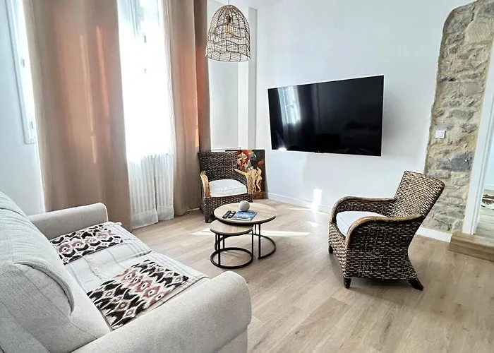 La Loge Entre Pierre & Histoire דירה